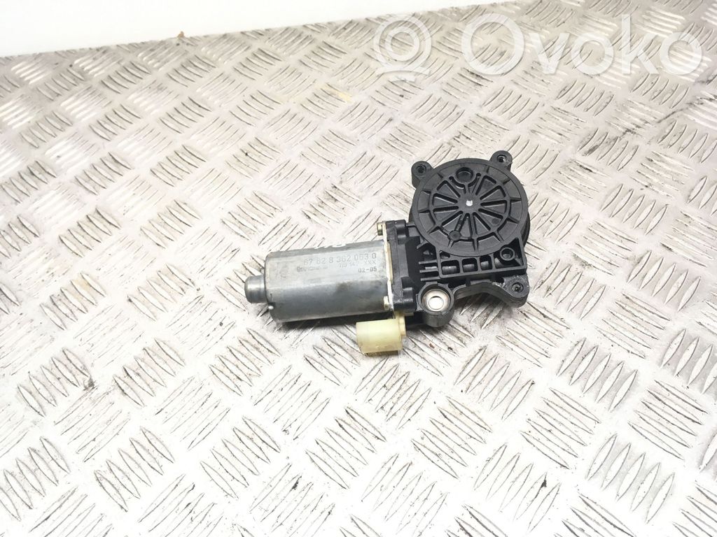 BMW 3 E46 Silnik regulatora szyby drzwi przednich 