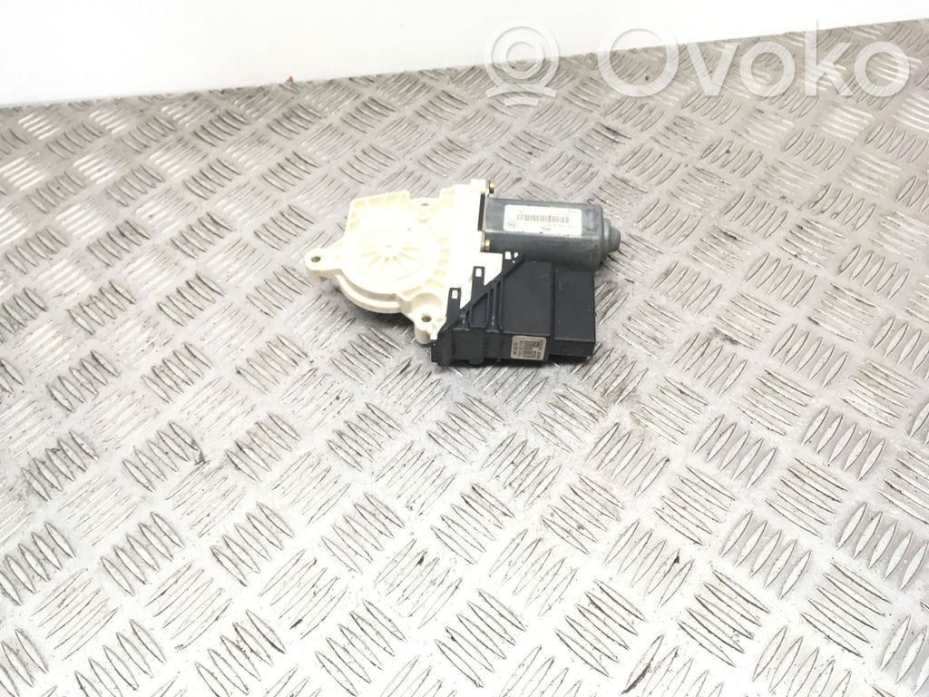 Volkswagen Golf V Takaoven ikkunan nostomoottori 