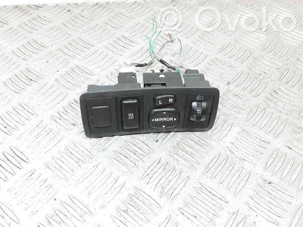 Toyota Avensis T250 Wing mirror switch 