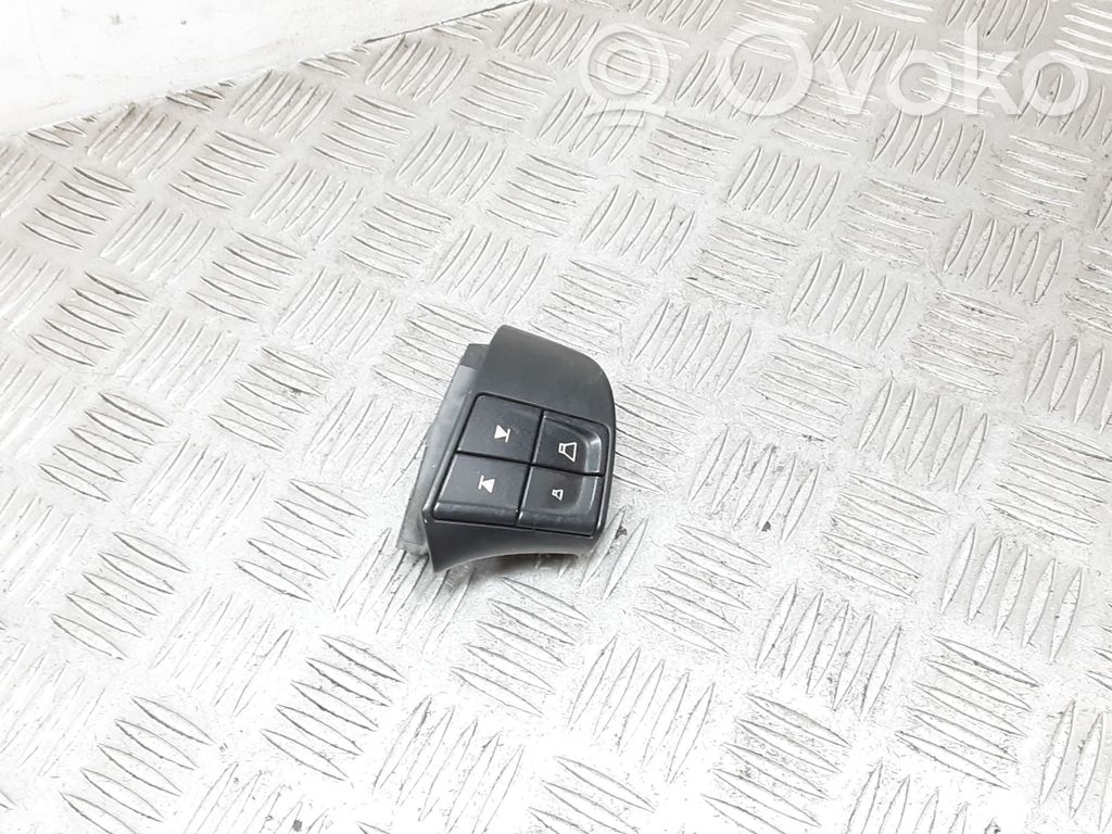 Volvo V50 Steering wheel buttons/switches 