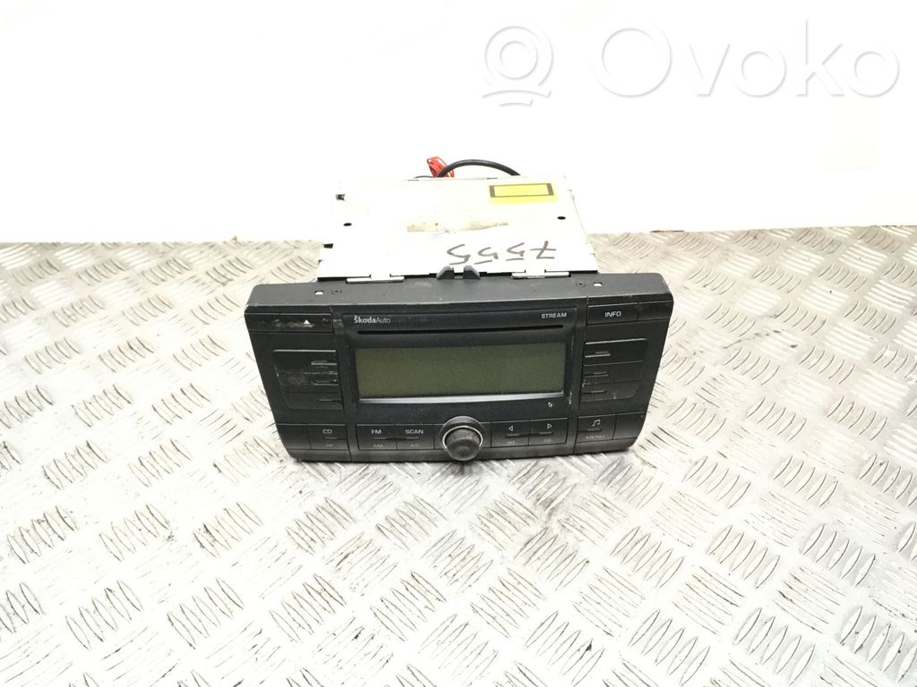 Skoda Octavia Mk2 (1Z) Panel / Radioodtwarzacz CD/DVD/GPS 
