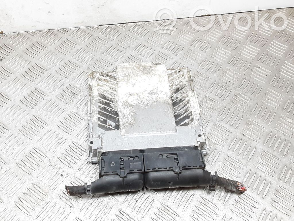 Volkswagen PASSAT B6 Engine control unit/module 