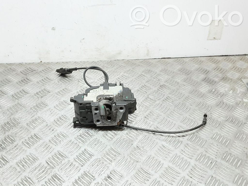 Renault Clio III Priekšpusē slēdzene 