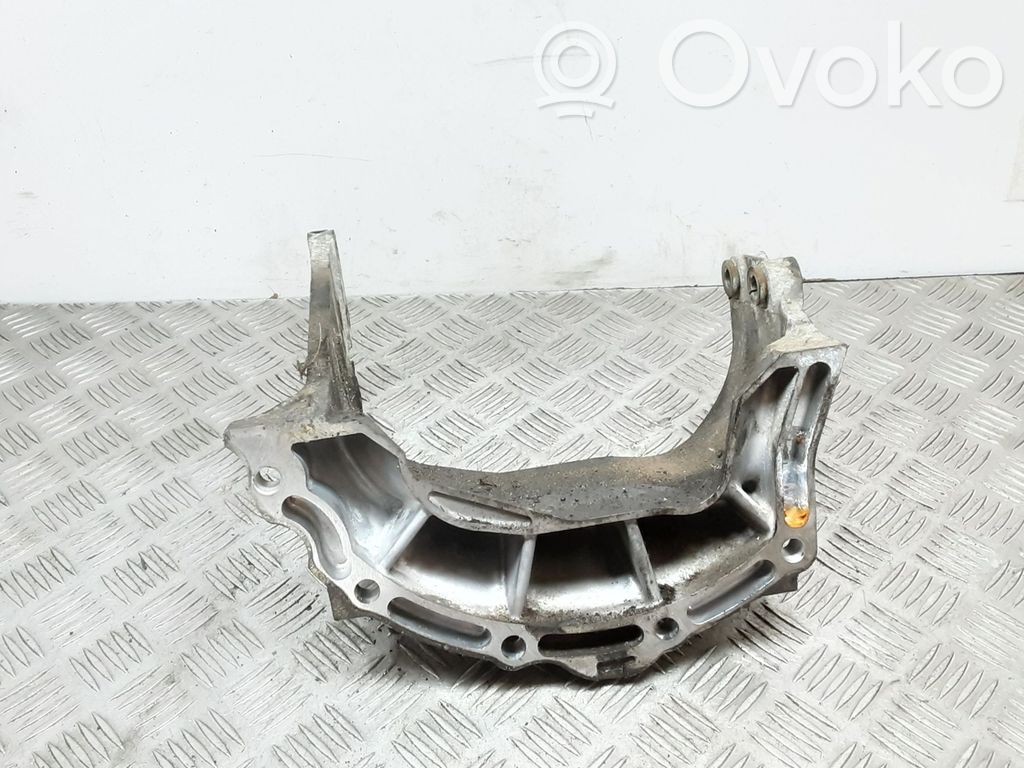Engine mounting bracket