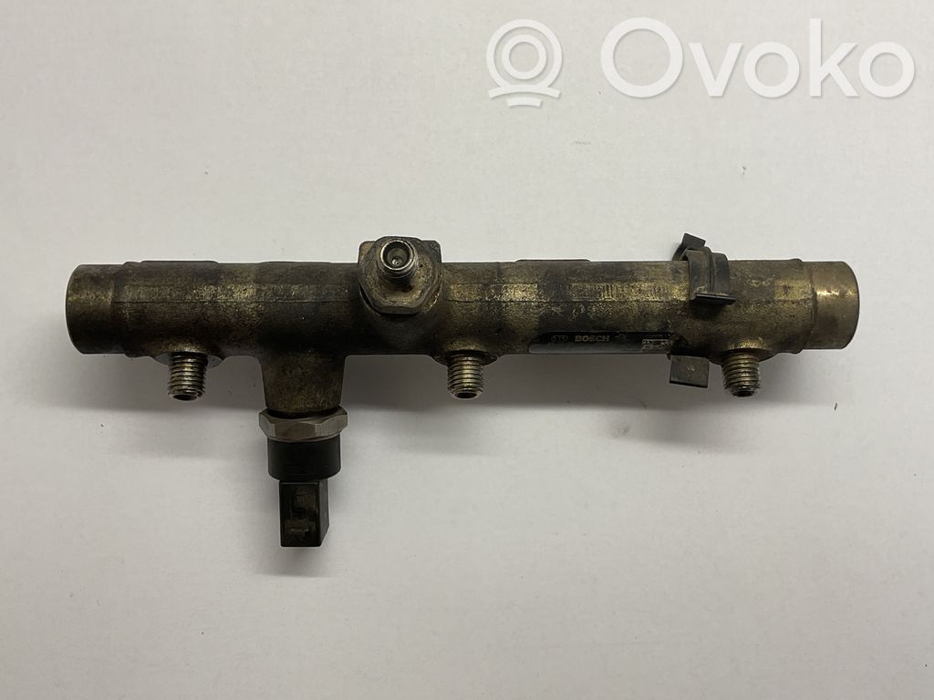 Audi A6 S6 C6 4F Listwa wtryskowa 