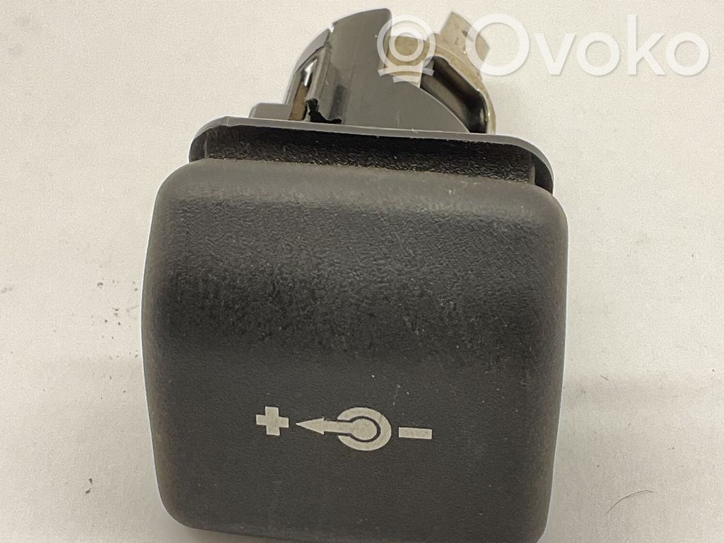 Land Rover Range Rover L322 Priză 12 V (spate) 