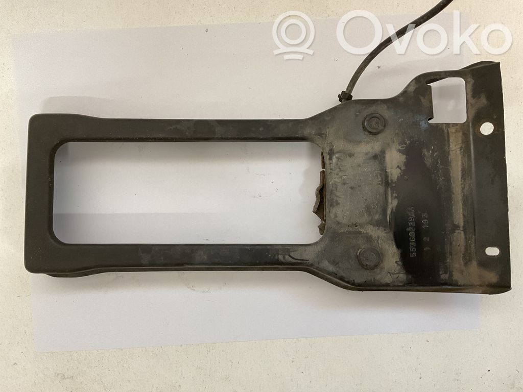 Jeep Cherokee III KJ Dzinēja pārsega slēdzene 