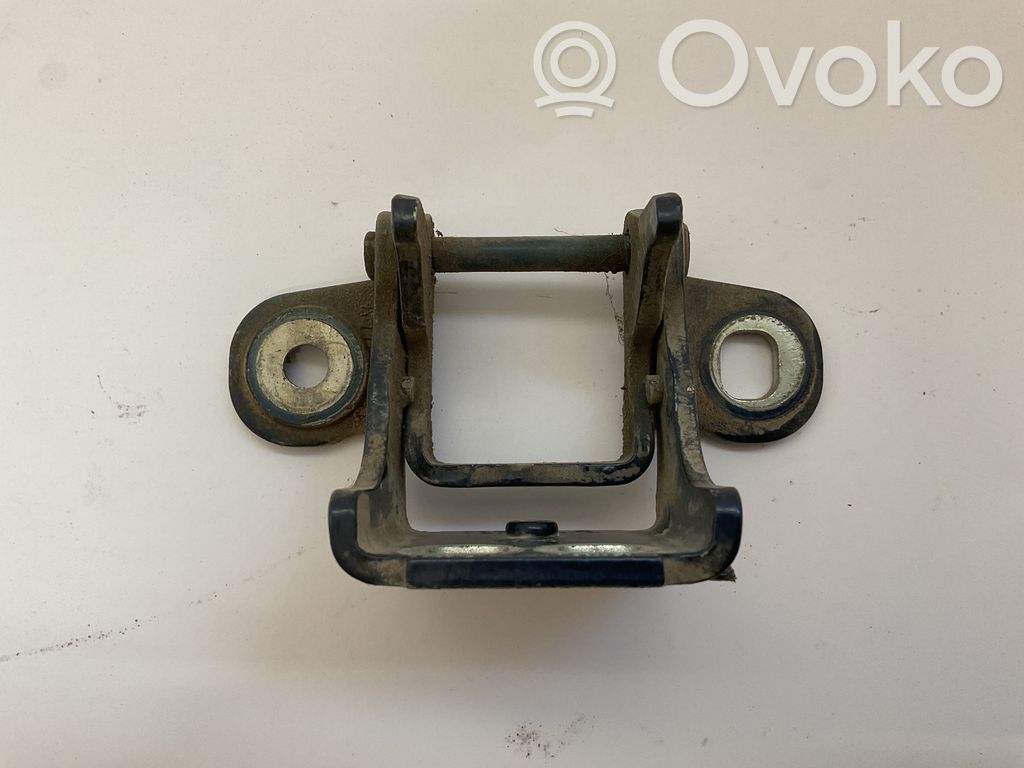 Jeep Cherokee III KJ Front door lower hinge 