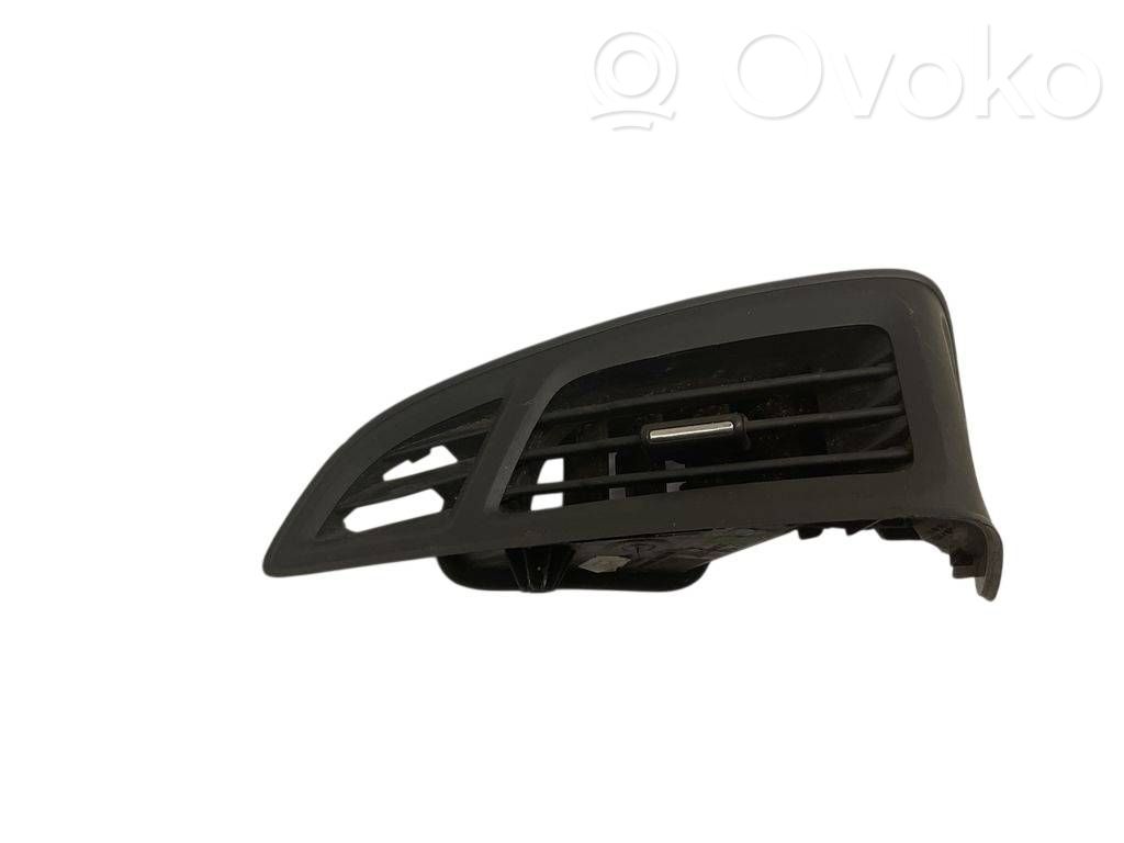 Ford Focus Moldura protectora de la rejilla de ventilación lateral del panel 