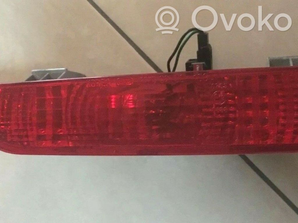 Kolmas/lisäjarruvalo   927501C0