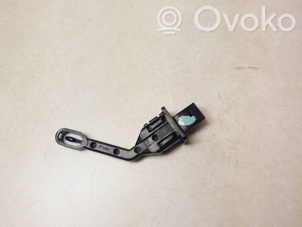 Interior temperature sensor   DF747002