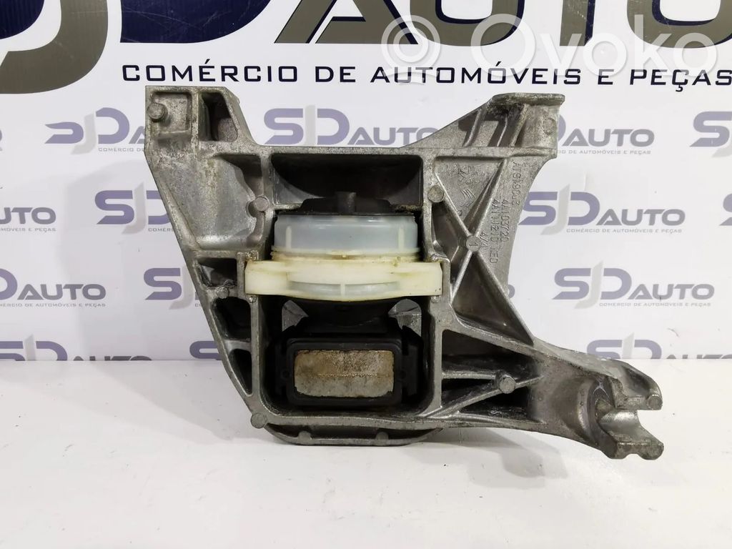 Engine mount bracket   4A111210,4A103720