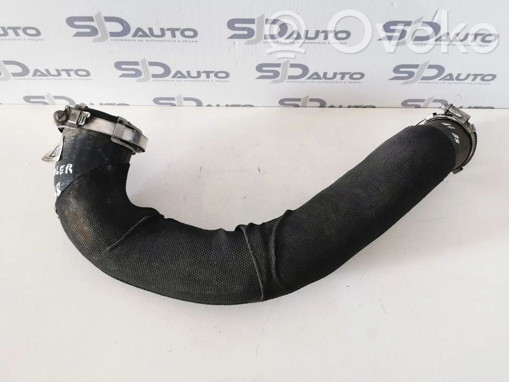Välijäähdyttimen letku   8K0145738AJ