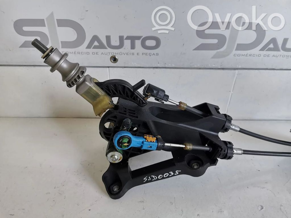 Toyota Auris 150 Lewarek zmiany biegów / dolny 