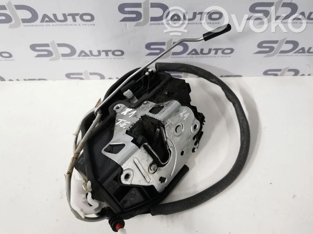 Rear door lock   7229459