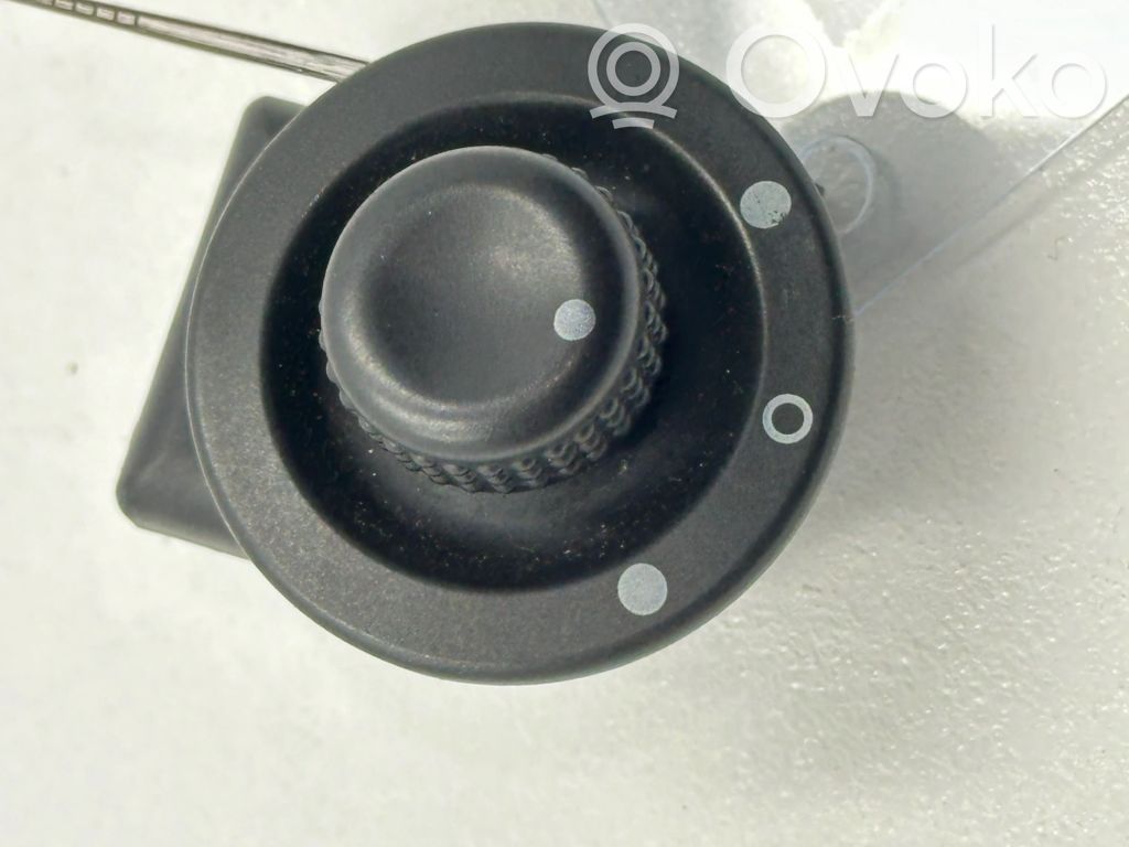 Renault Clio IV Wing mirror switch 