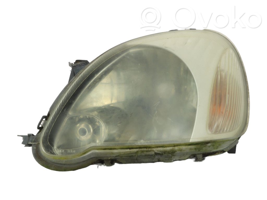 Toyota Yaris Lampa przednia 