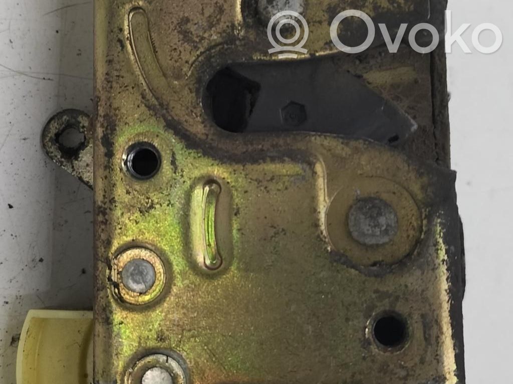 Ford Focus Priekšpusē slēdzene 