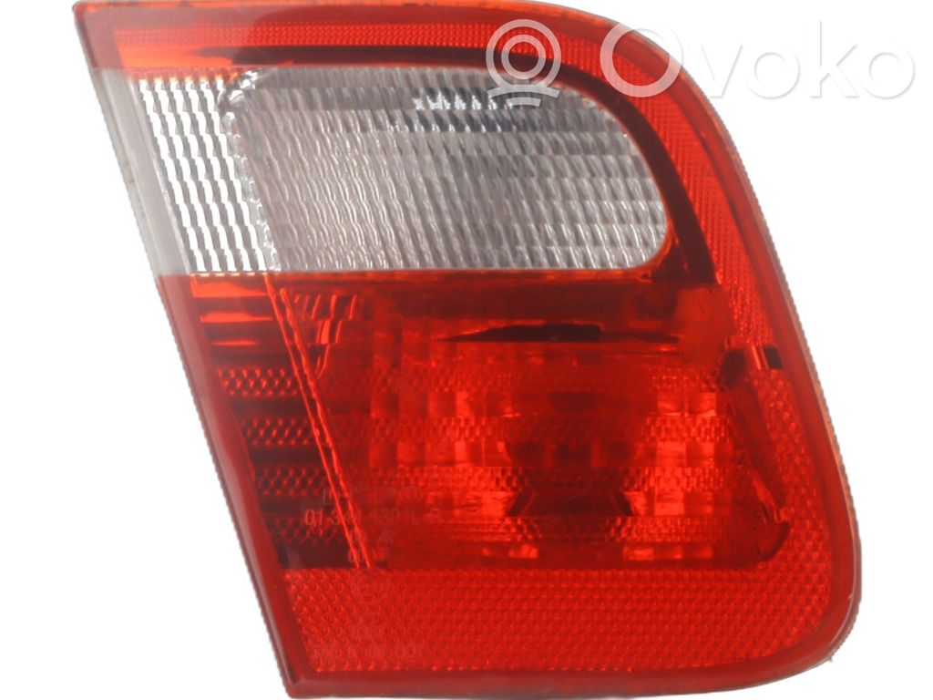BMW 3 E46 Aizmugurējais lukturis pārsegā 