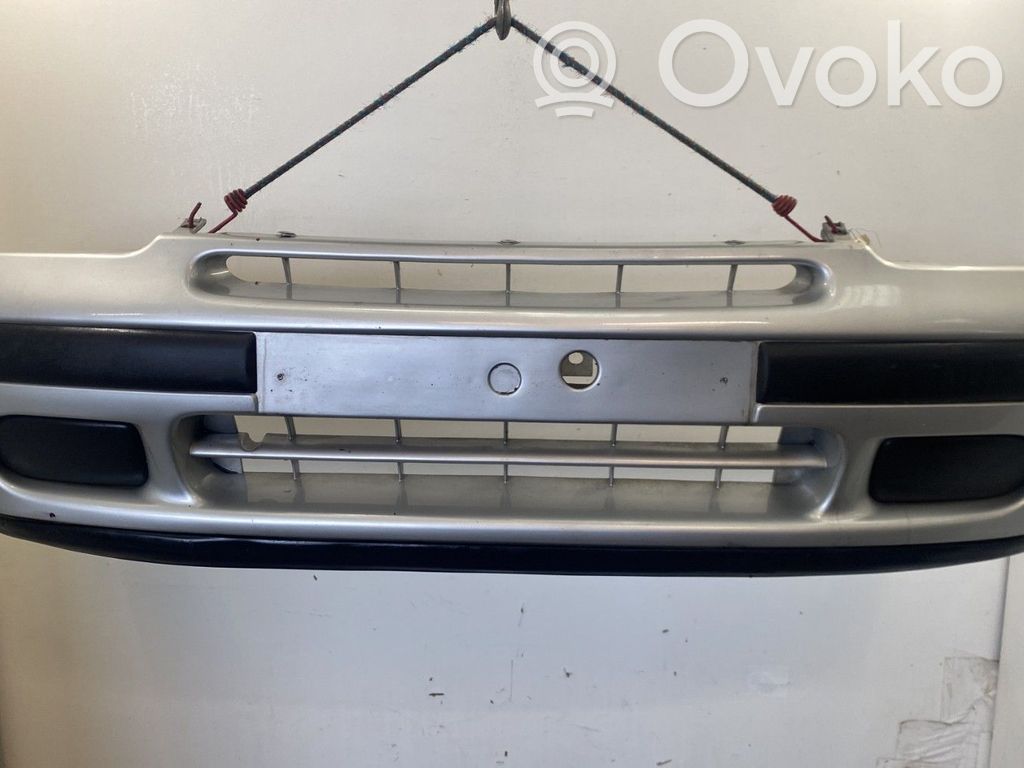 Renault Clio I Parachoques delantero 