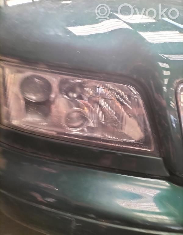 Audi A8 S8 D2 4D Phare frontale 