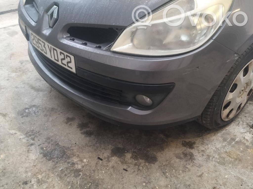 Renault Clio III Lampa przednia 