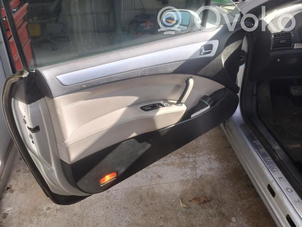 Peugeot 407 Zamek drzwi przednich 
