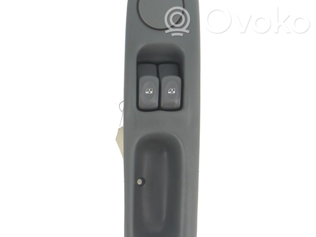 Renault Twingo I Interruptor del elevalunas eléctrico 