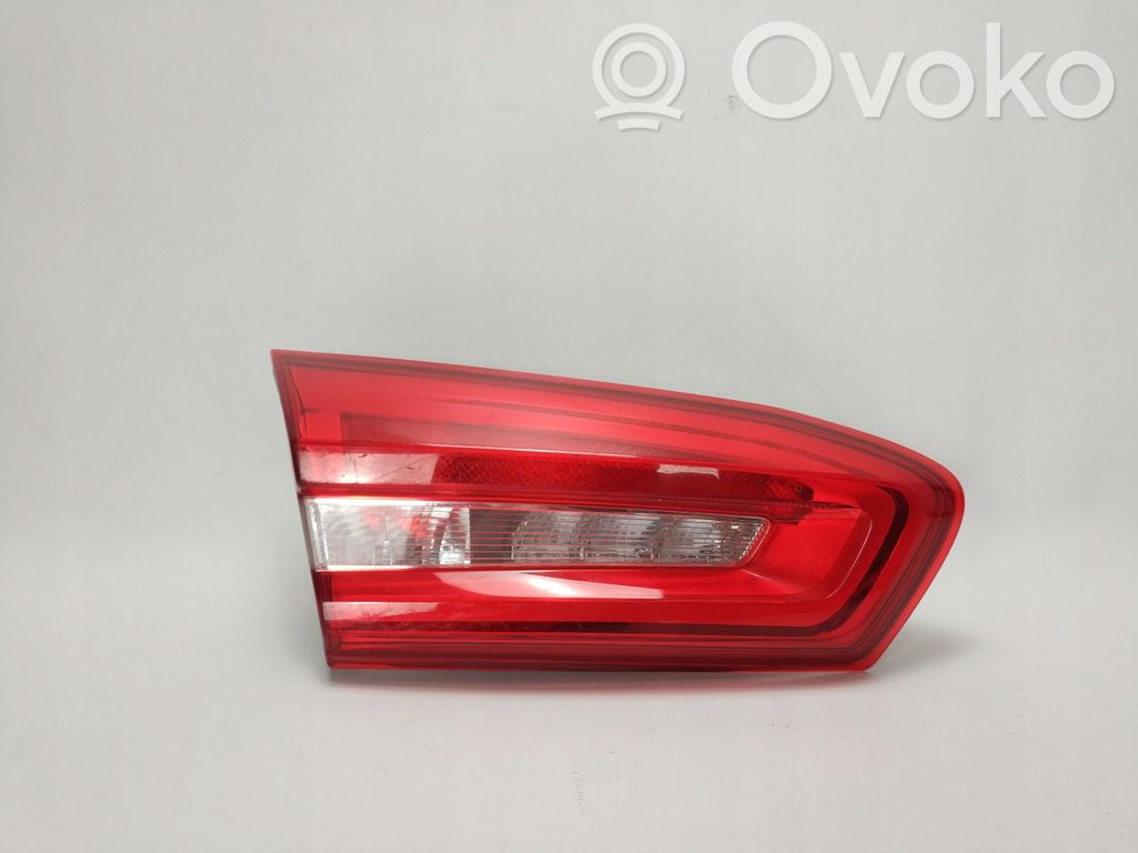 Ford Focus Aizmugurējais lukturis pārsegā 