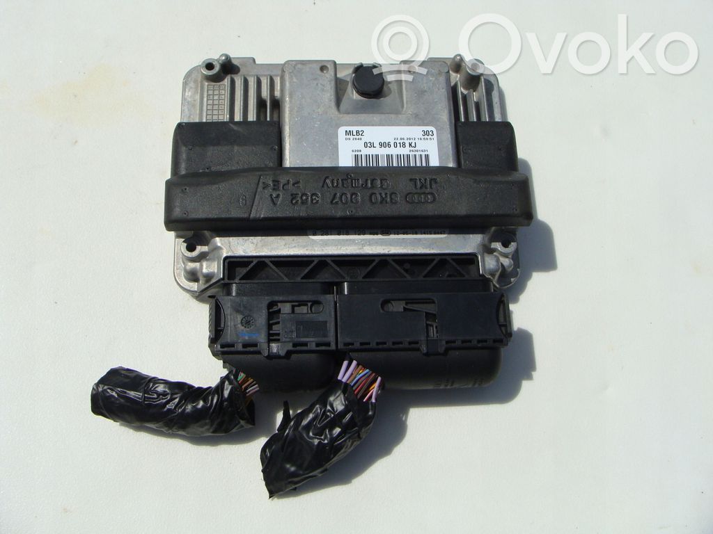 Audi A5 8T 8F Engine control unit/module 