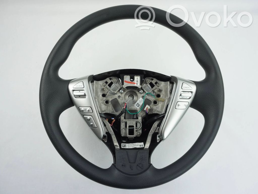 Nissan Note (E12) Steering wheel 