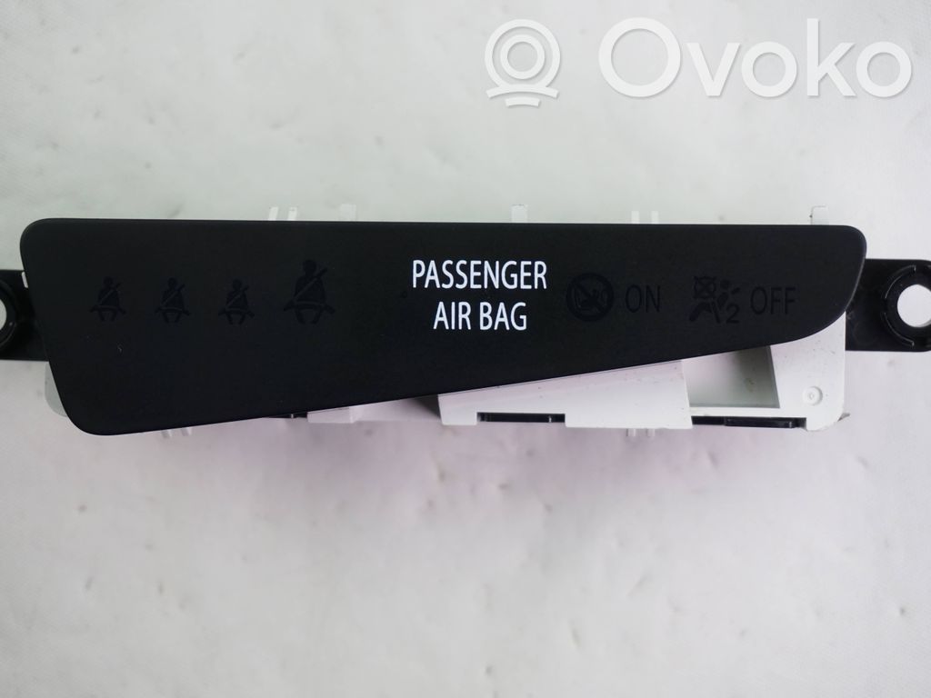 KIA Optima Passenger airbag on/off switch 