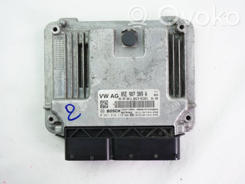 Volkswagen Golf VII Engine control unit/module 
