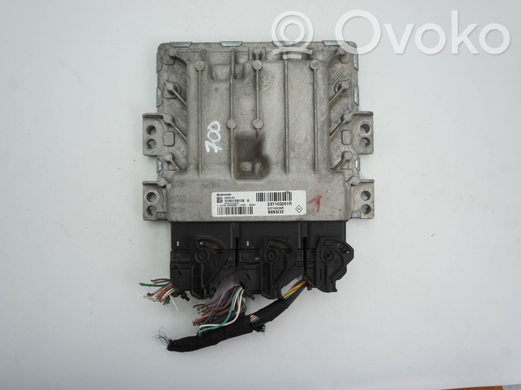 Renault Megane III Engine control unit/module 