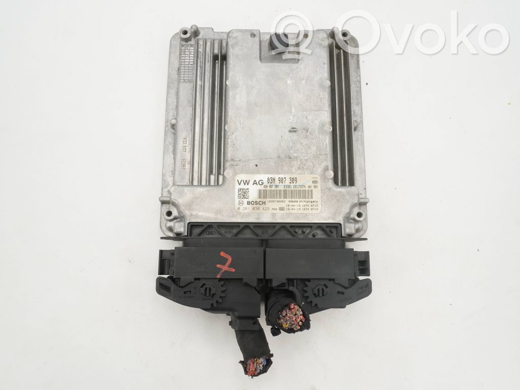 Volkswagen PASSAT B8 Engine control unit/module 