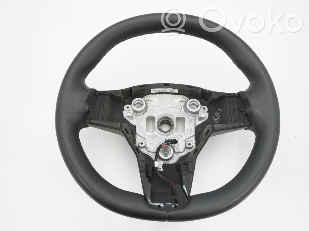 Tesla Model 3 Stūre 