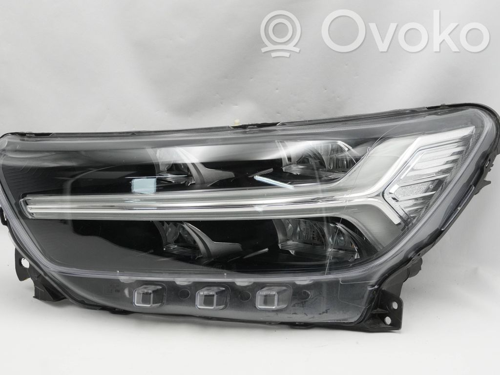 Volvo XC40 Lampa przednia 