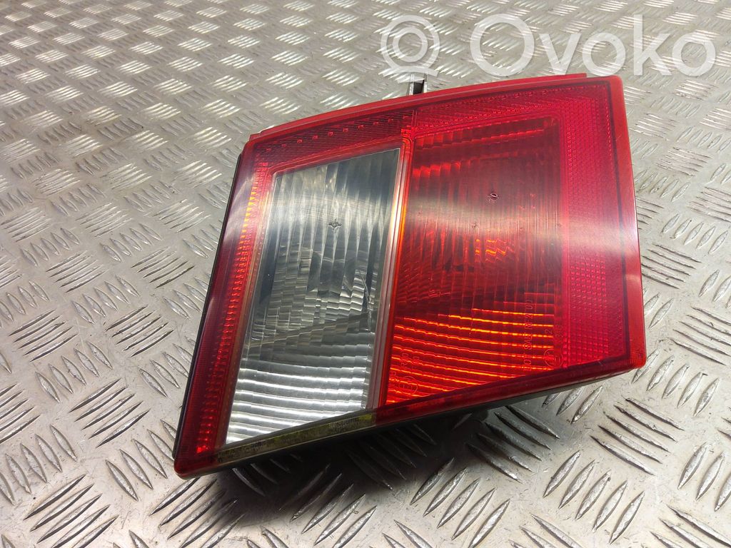Tailgate rear/tail lights