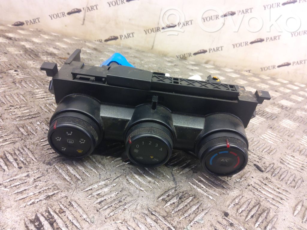 Dacia Duster II Climate control unit 