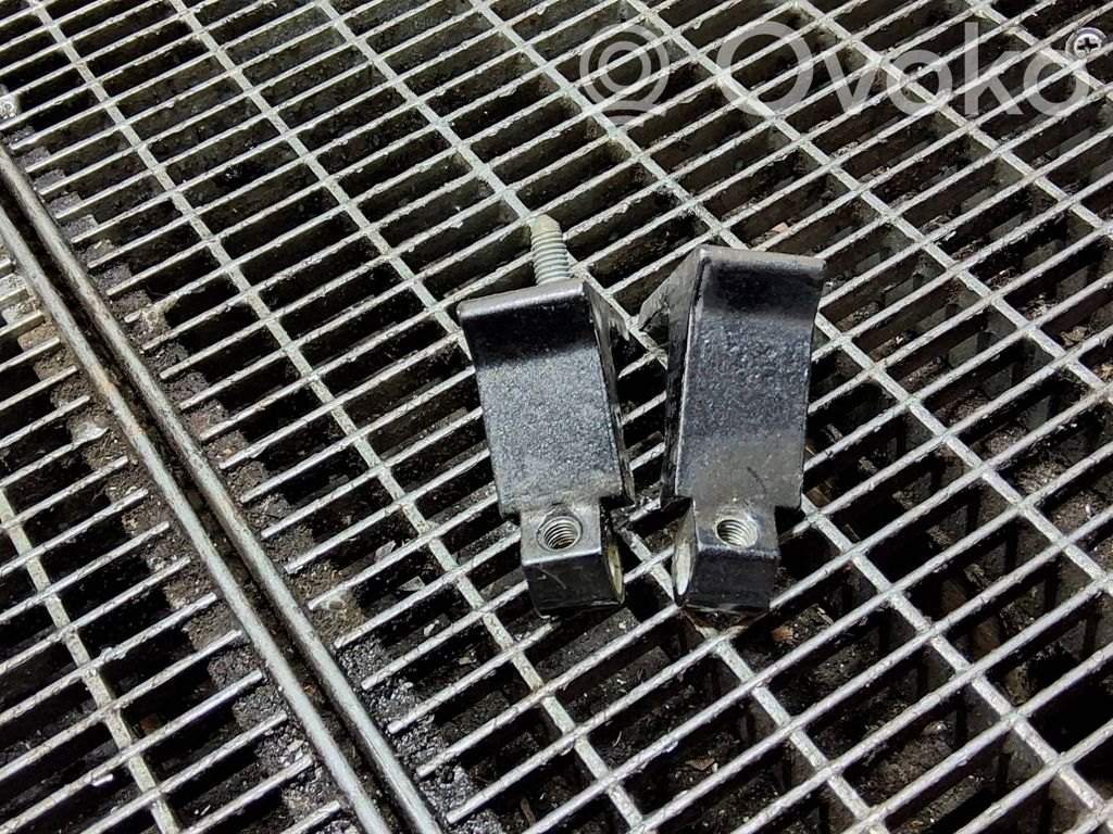 Rear door hinge set