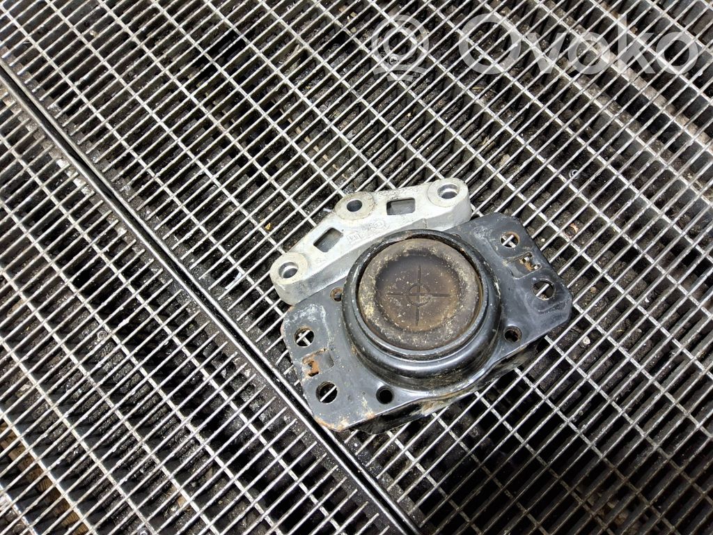 Peugeot RCZ Engine mount bracket 