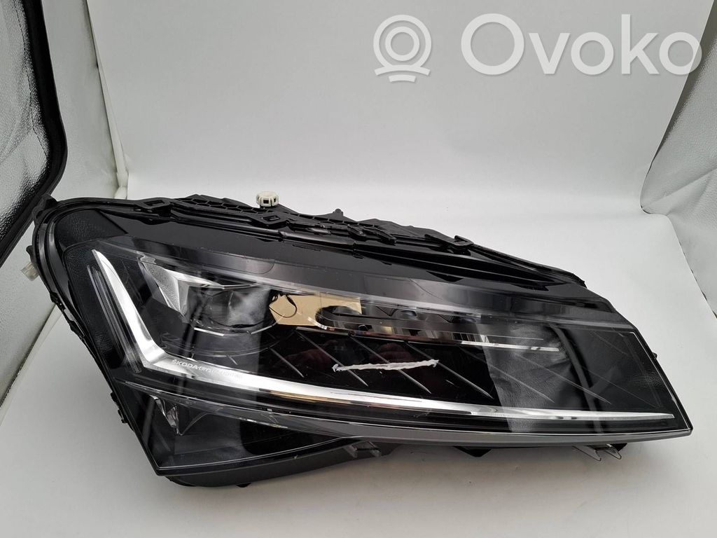Skoda Superb B9 Lampa przednia 