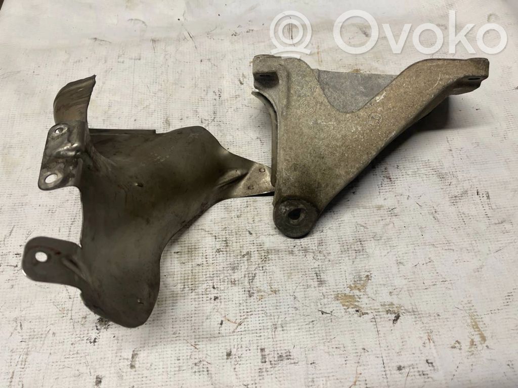 Engine mounting bracket   2288203