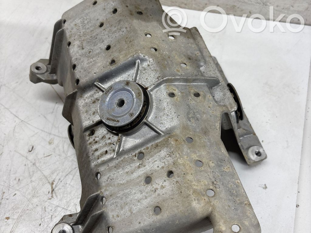BMW 5 G30 G31 G38 A/C compressor mount bracket 