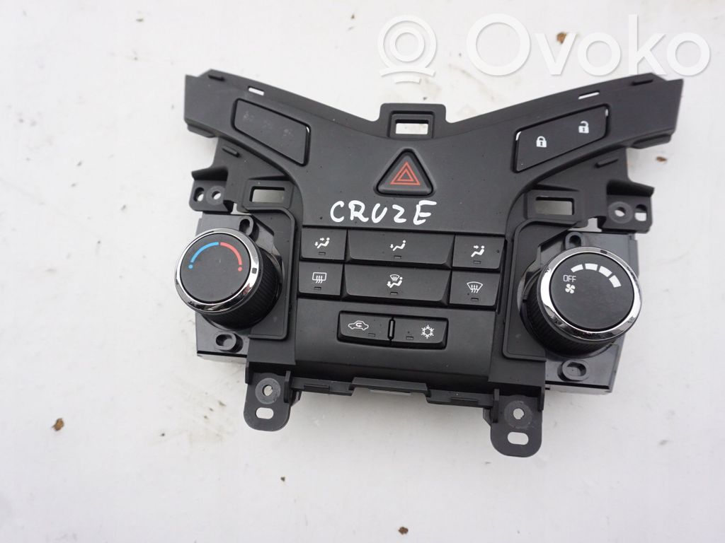 Chevrolet Cruze Climate control unit 