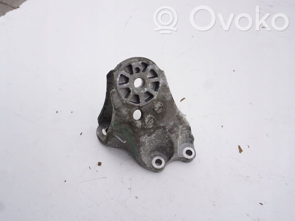 Volkswagen Touareg I Engine mounting bracket 