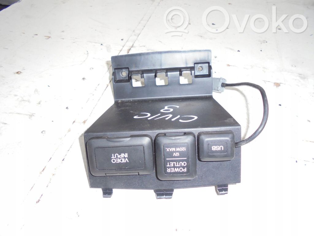 Honda Civic IX AUX in-socket connector 
