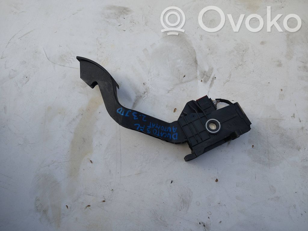 Acceleration sensor   01369473080