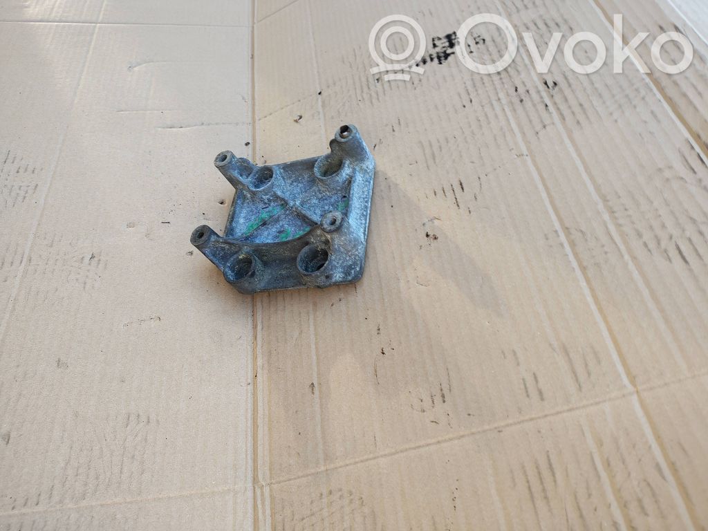 Peugeot 207 Engine mounting bracket 