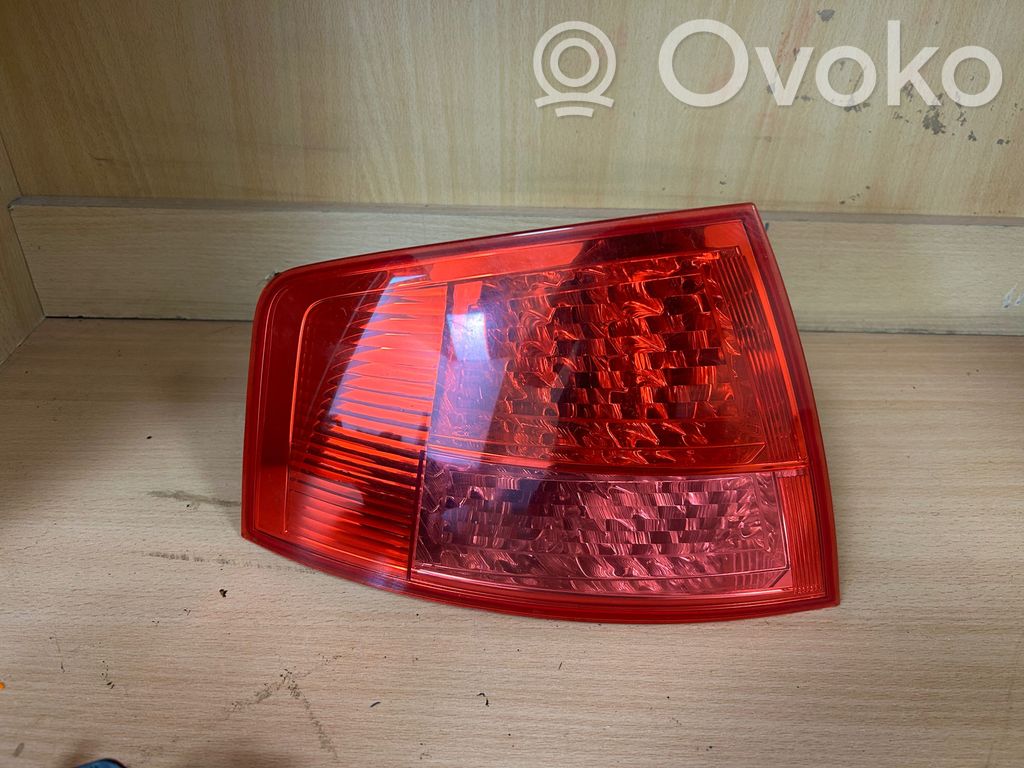 Audi A8 S8 D3 4E Galinis žibintas kėbule 